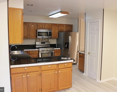 9685 Woodhenge Court - Photo Thumbnail 7