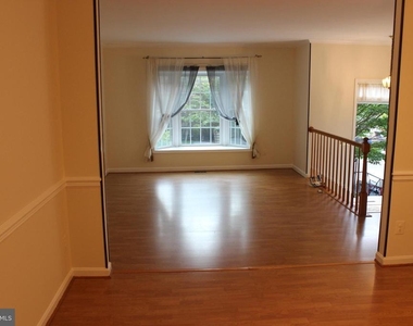 9685 Woodhenge Court - Photo Thumbnail 5