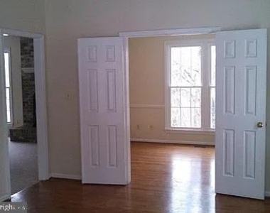 7140 Chesterfield Drive - Photo Thumbnail 5
