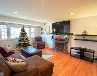 4218 University Drive - Photo Thumbnail 8