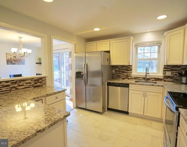4218 University Drive - Photo Thumbnail 5