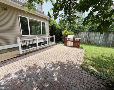 904 Lincoln Avenue - Photo Thumbnail 2