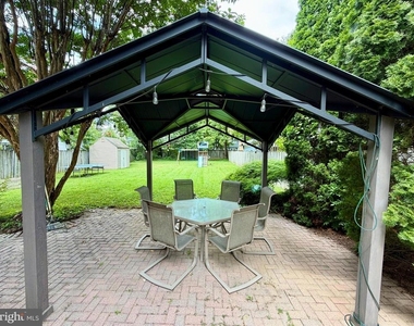 904 Lincoln Avenue - Photo Thumbnail 4