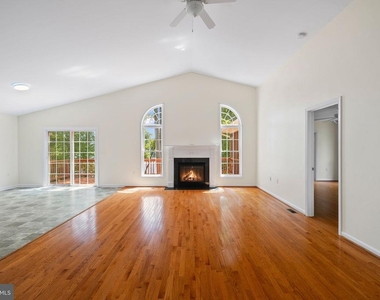 686 Lake Caroline Drive - Photo Thumbnail 6