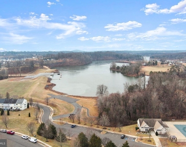 987 Longview Lane - Photo Thumbnail 9