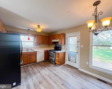 26 Byrd Avenue - Photo Thumbnail 8