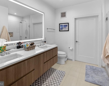 737 Swann Avenue - Photo Thumbnail 12