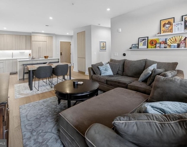 737 Swann Avenue - Photo Thumbnail 7