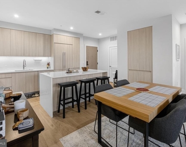 737 Swann Avenue - Photo Thumbnail 3