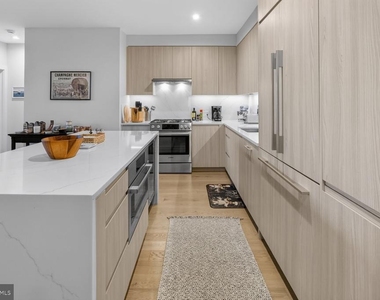 737 Swann Avenue - Photo Thumbnail 5