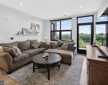 737 Swann Avenue - Photo Thumbnail 8