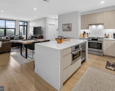 737 Swann Avenue - Photo Thumbnail 1