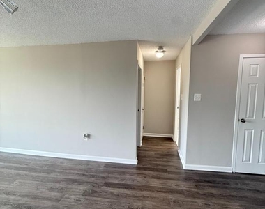 2500 N Van Dorn Street - Photo Thumbnail 17
