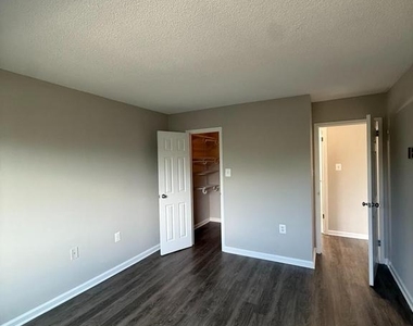 2500 N Van Dorn Street - Photo Thumbnail 10