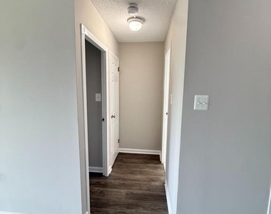 2500 N Van Dorn Street - Photo Thumbnail 13