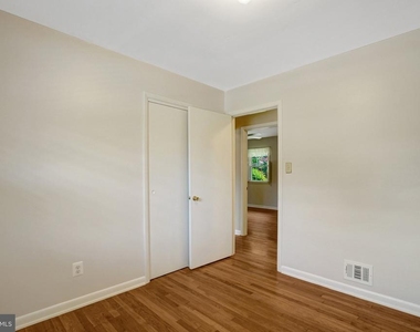 821 N Latham Street - Photo Thumbnail 24