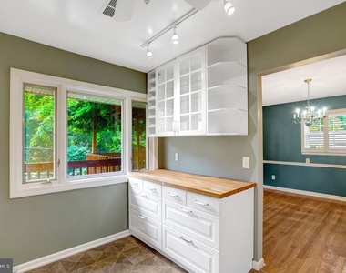 821 N Latham Street - Photo Thumbnail 17