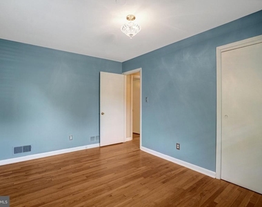 821 N Latham Street - Photo Thumbnail 27