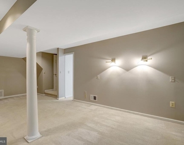 821 N Latham Street - Photo Thumbnail 40