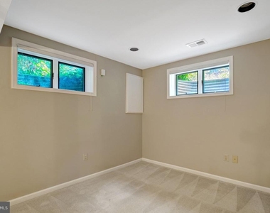 821 N Latham Street - Photo Thumbnail 41