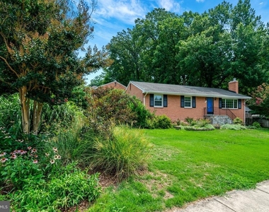 821 N Latham Street - Photo Thumbnail 1