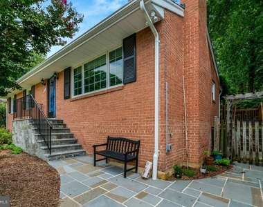 821 N Latham Street - Photo Thumbnail 4