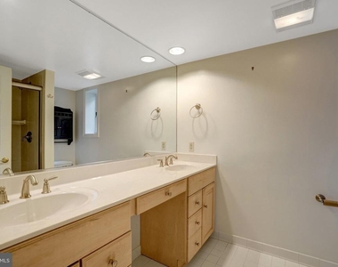 821 N Latham Street - Photo Thumbnail 44