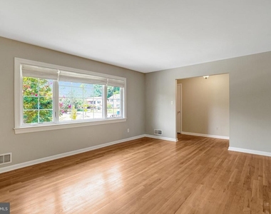 821 N Latham Street - Photo Thumbnail 11