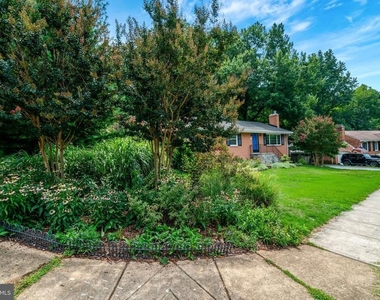 821 N Latham Street - Photo Thumbnail 2