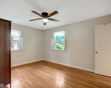821 N Latham Street - Photo Thumbnail 28