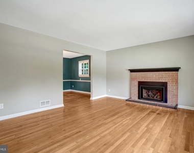 821 N Latham Street - Photo Thumbnail 9
