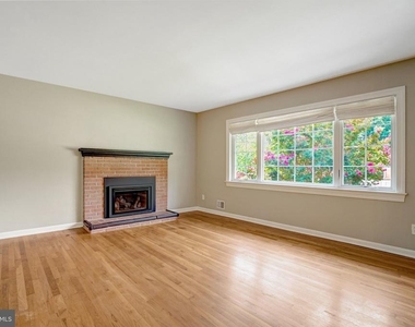 821 N Latham Street - Photo Thumbnail 8
