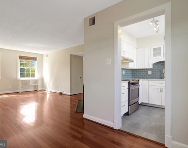 2709 Arlington Boulevard - Photo Thumbnail 9