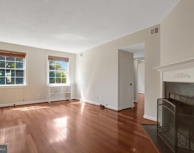 2709 Arlington Boulevard - Photo Thumbnail 4