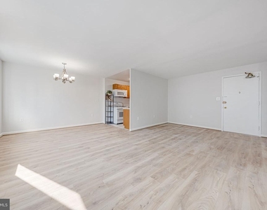 1200 S Arlington Ridge Road - Photo Thumbnail 5
