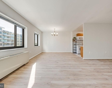 1200 S Arlington Ridge Road - Photo Thumbnail 18