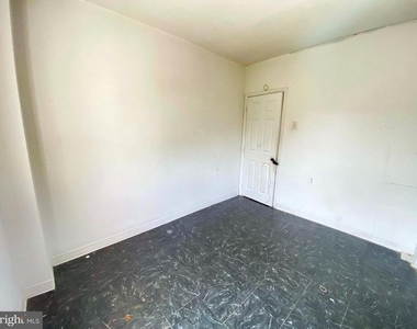 248 E Cambria Street - Photo Thumbnail 3
