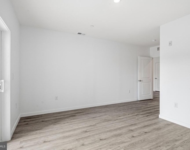 915 N Broad Street - Photo Thumbnail 10