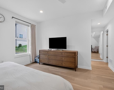 7354 Ridge Avenue - Photo Thumbnail 20