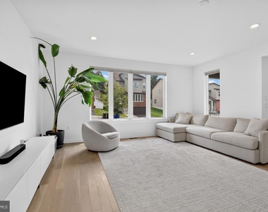 7354 Ridge Avenue - Photo Thumbnail 3