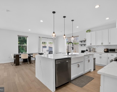 7354 Ridge Avenue - Photo Thumbnail 6