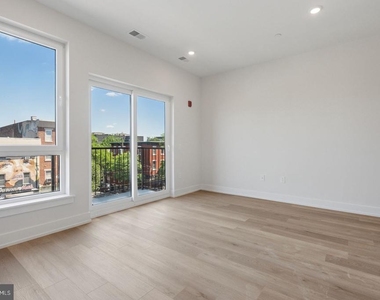 130 W Girard Avenue - Photo Thumbnail 13