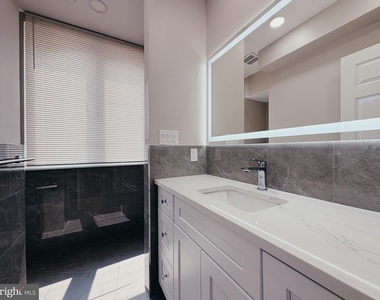2720 W Thompson Street - Photo Thumbnail 4