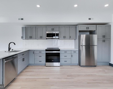 555 N Lawrence Street - Photo Thumbnail 2