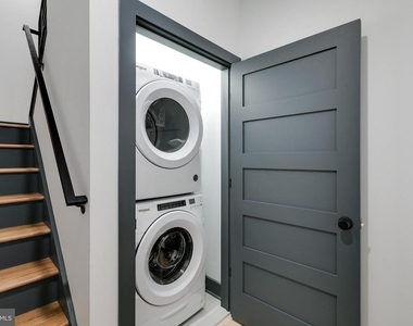 555 N Lawrence Street - Photo Thumbnail 15