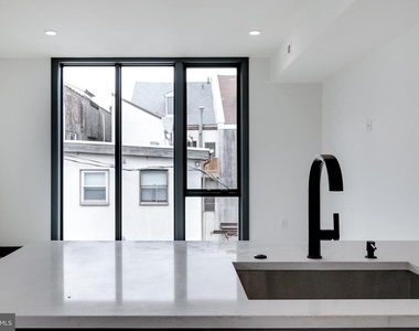 555 N Lawrence Street - Photo Thumbnail 4