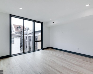 555 N Lawrence Street - Photo Thumbnail 5