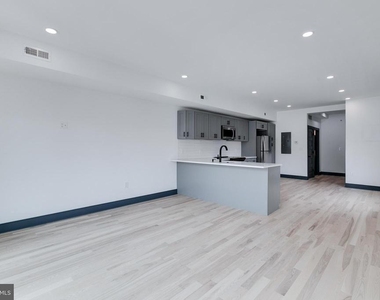 555 N Lawrence Street - Photo Thumbnail 7