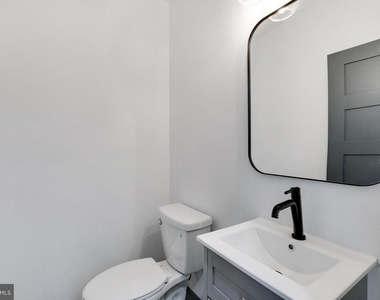555 N Lawrence Street - Photo Thumbnail 8