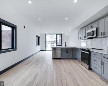 555 N Lawrence Street - Photo Thumbnail 1